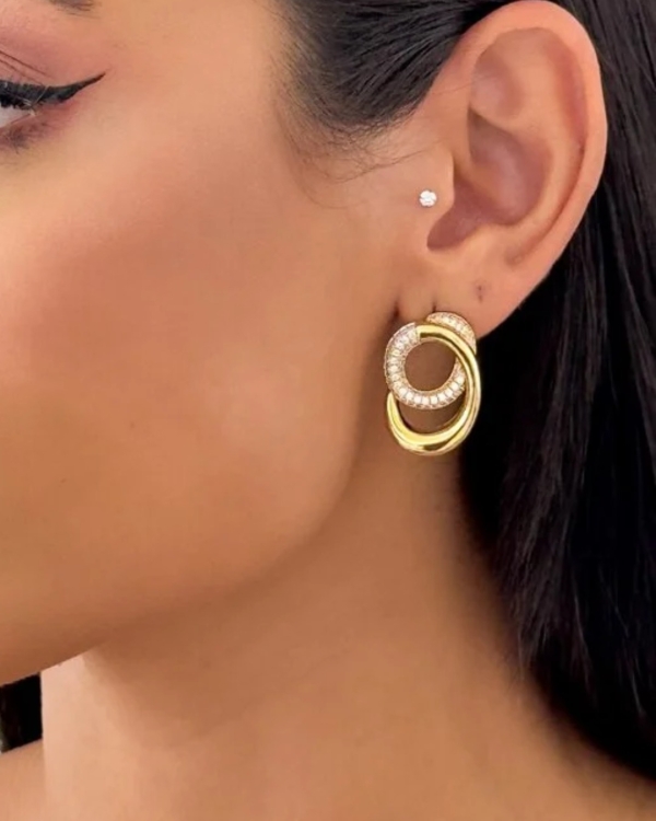 Folheado a Ouro 18k - Brinco cravejado com formato redondo