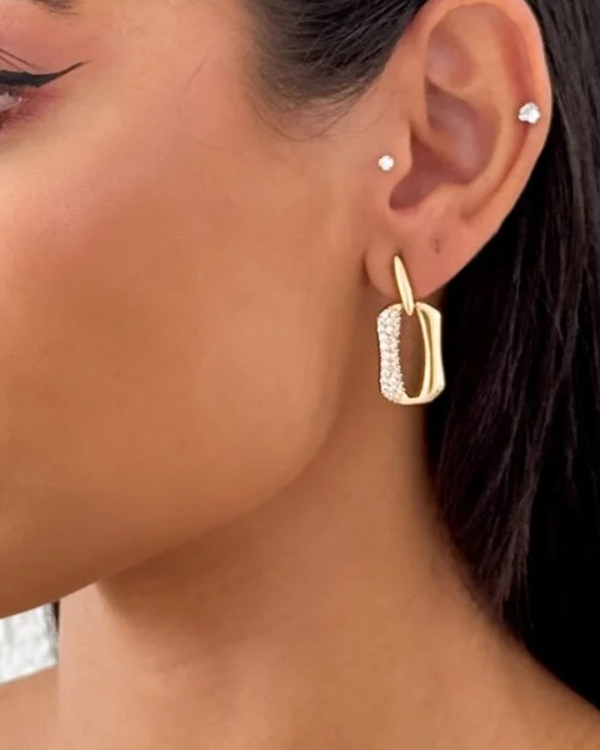 Folheado a Ouro 18k - Brinco Retangular Liso Com Zircônia